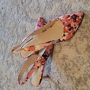 Floral satin sling back kitten heel pump